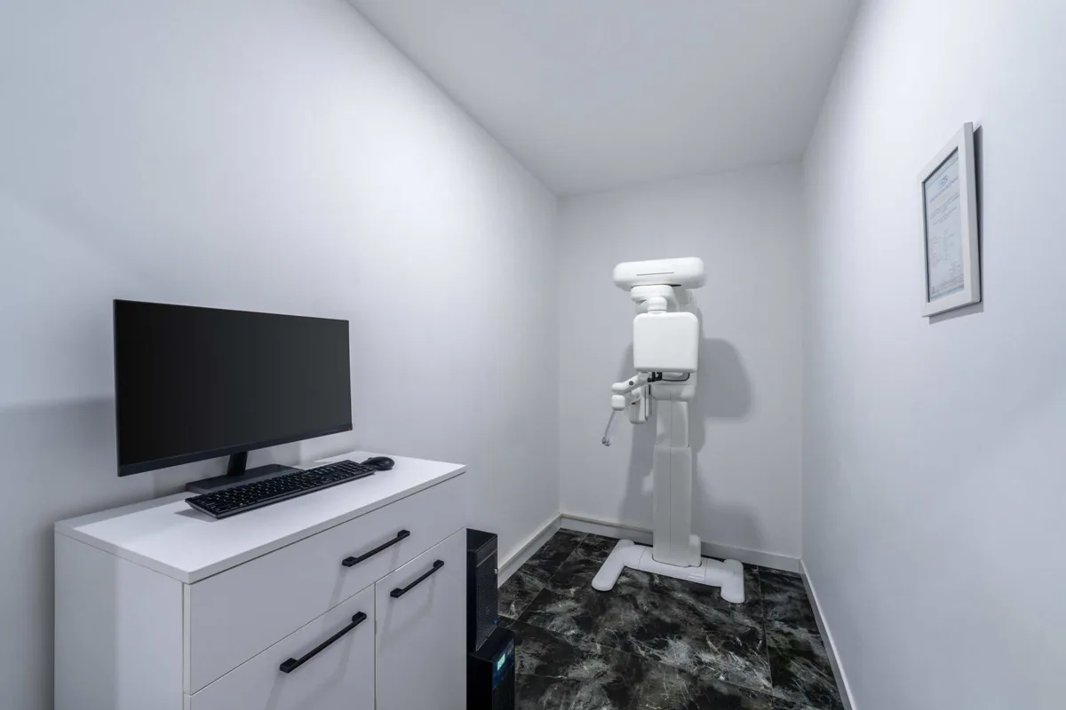 Röntgenraum für 3D-Aufnahmen bei Precious Dental in Antalya